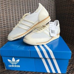Adidas SL 720 GW women’s sneakers. Beautiful!